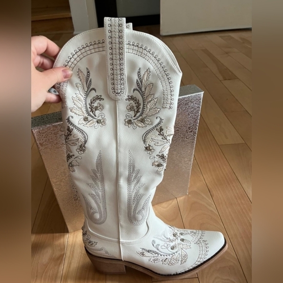 White Rhinestone Accent Boutique cowgirl boots - Picture 2 of 5